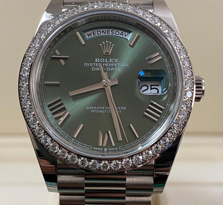 Rolex Day-date 40 New 2023 Day-date 40 President White Gold Olive Green Dial Factory Diamond Bezel 228349rbr
