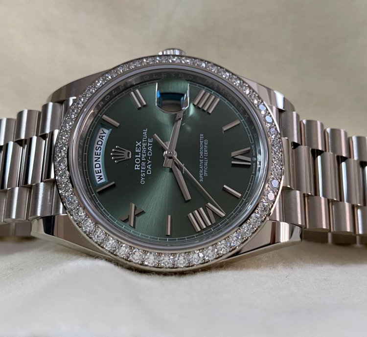 Rolex Day-date 40 New 2023 Day-date 40 President White Gold Olive Green Dial Factory Diamond Bezel 228349rbr