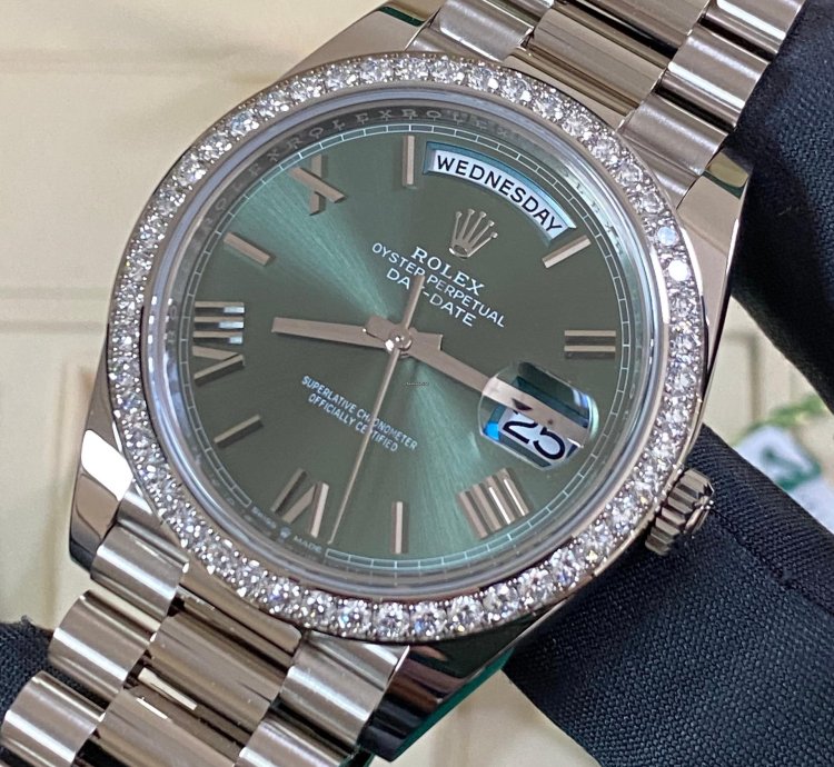 Rolex Day-date 40 New 2023 Day-date 40 President White Gold Olive Green Dial Factory Diamond Bezel 228349rbr