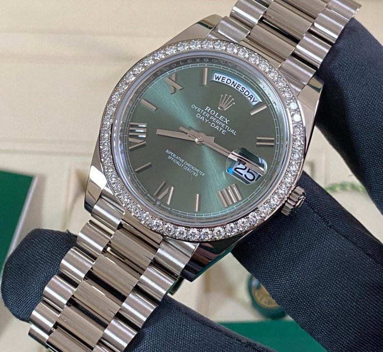 Rolex Day-date 40 New 2023 Day-date 40 President White Gold Olive Green Dial Factory Diamond Bezel 228349rbr