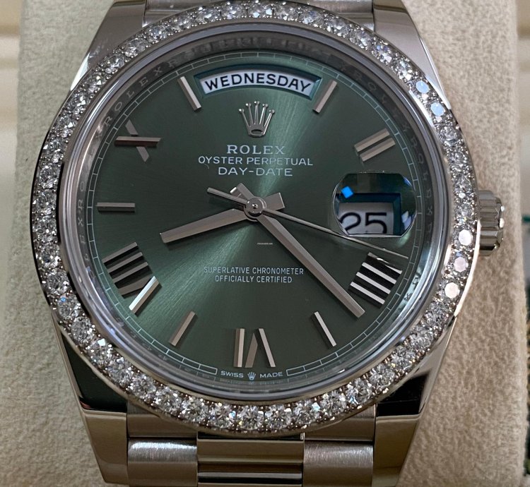 Rolex Day-date 40 New 2023 Day-date 40 President White Gold Olive Green Dial Factory Diamond Bezel 228349rbr