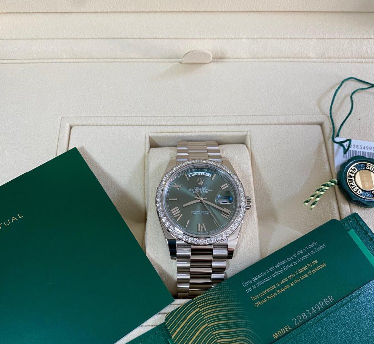 Rolex Day-date 40 New 2023 Day-date 40 President White Gold Olive Green Dial Factory Diamond Bezel 228349rbr
