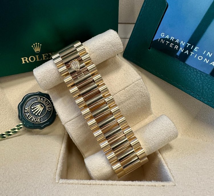 Rolex Day-date 40 New 2023 White Roman Dial Yellow Gold Fluted Bezel Jubilee Bracelet