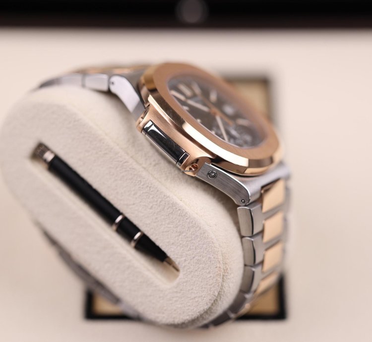 Patek Philippe Nautilus Chronograph Stahl Ros Gold - 2021 - Deu - Zustand Sehr Gut - Fullset
