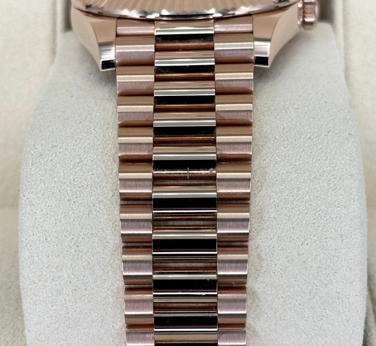 Rolex Day-date 40 New 2024 Day-date 40mm 228235 Presidential Rose Gold White Dial