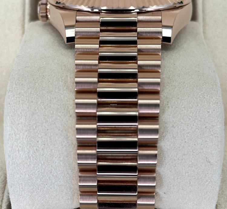 Rolex Day-date 40 New 2024 Day-date 40mm 228235 Presidential Rose Gold White Dial