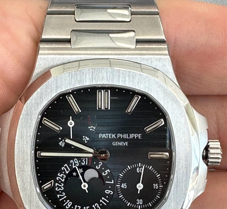 Patek Philippe Nautilus Complete Patek Philippe Nautilus 5712 1a