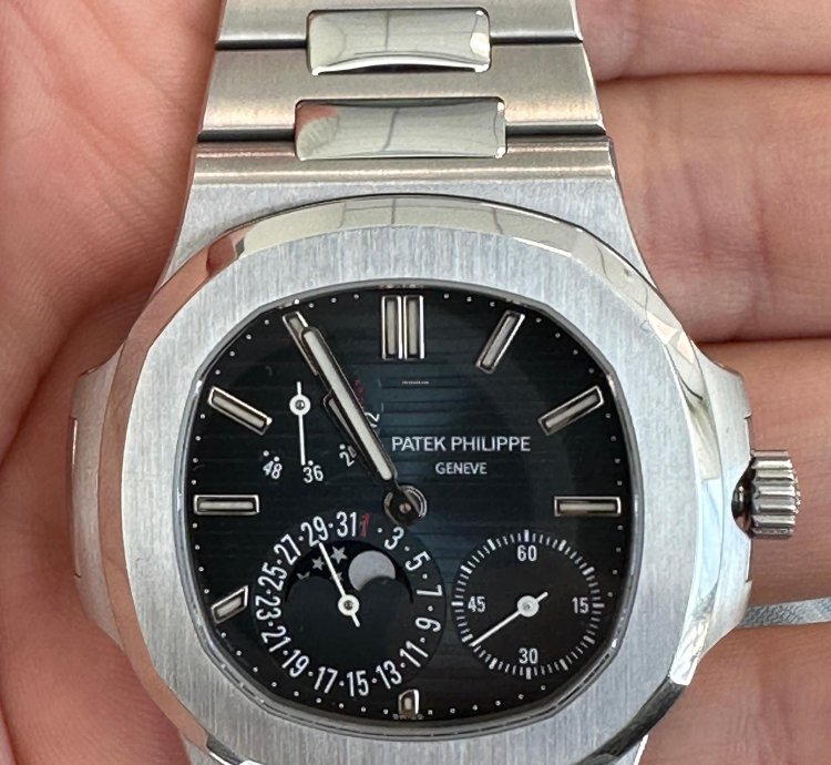 Patek Philippe Nautilus Complete Patek Philippe Nautilus 5712 1a