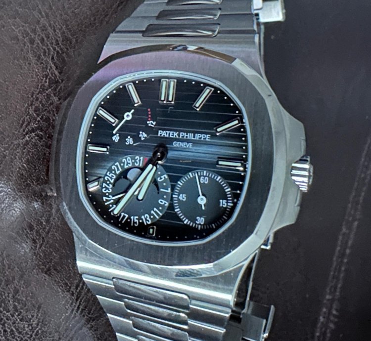 Patek Philippe Nautilus Complete Patek Philippe Nautilus 5712 1a