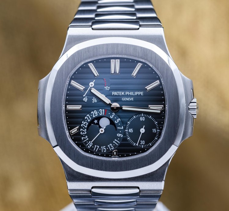 Patek Philippe Nautilus Complete Set Moon Phase Stainless Steel 40mm 5712 1a