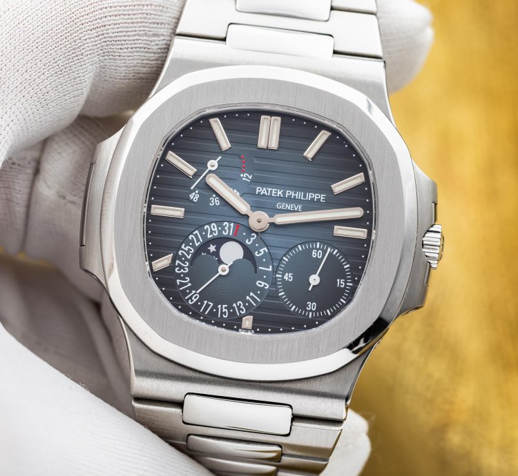Patek Philippe Nautilus Complete Set Moon Phase Stainless Steel 40mm 5712 1a