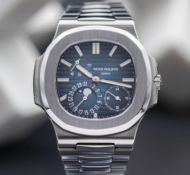 Patek Philippe Nautilus Complete Set Moon Phase Stainless Steel 40mm 5712 1a