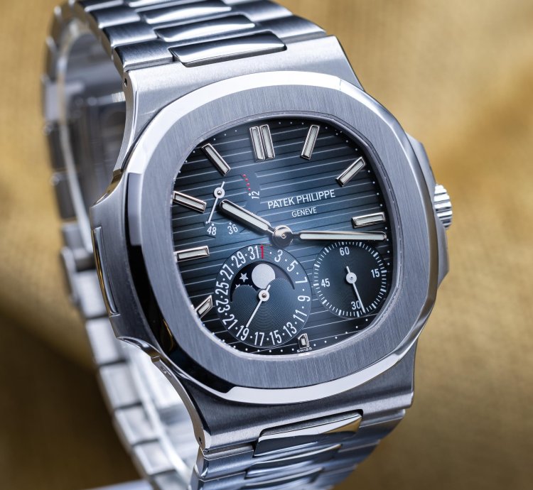 Patek Philippe Nautilus Complete Set Moon Phase Stainless Steel 40mm 5712 1a