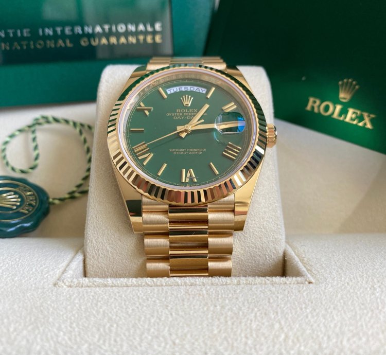 Rolex Day-date 40 New 2024 Green Dial Yellow Gold President 228238 Fluted Bezel