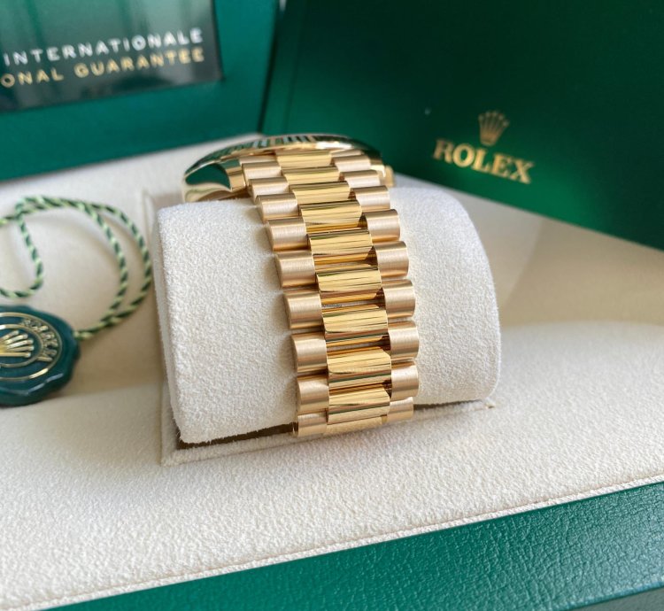 Rolex Day-date 40 New 2024 Green Dial Yellow Gold President 228238 Fluted Bezel