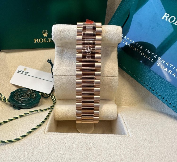 Rolex Day-date 40 New 2024 Olive Green Roman Dial Diamond Bezel President Bracelet Rose Gold