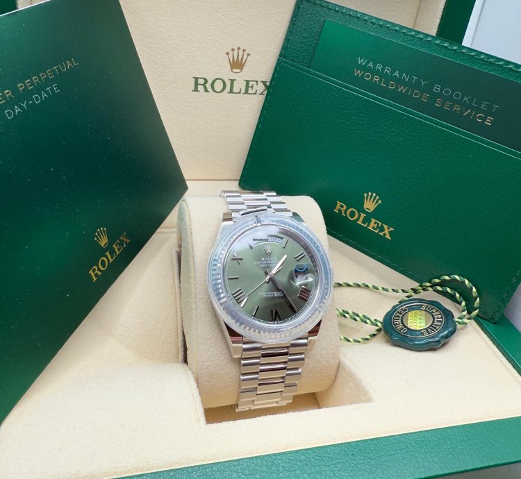Rolex Day-date 40 New 2024 Olive Green Roman Dial Fluted Bezel Platinum President Bracelet