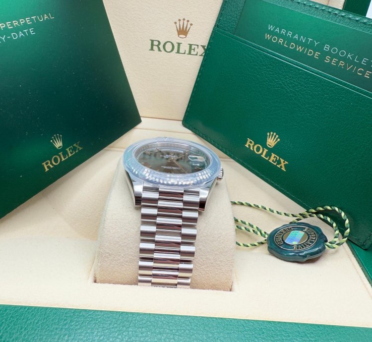 Rolex Day-date 40 New 2024 Olive Green Roman Dial Fluted Bezel Platinum President Bracelet