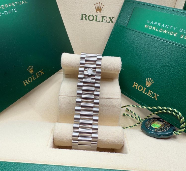 Rolex Day-date 40 New 2024 Olive Green Roman Dial Fluted Bezel Platinum President Bracelet