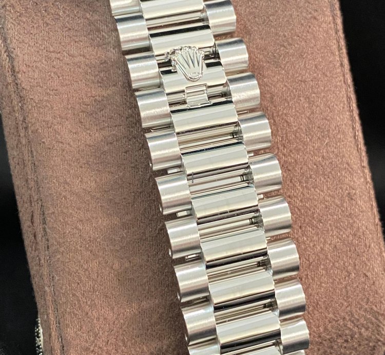 Rolex Day-date 40 New 2024 Unworn Day-date 40 Platinum President Ice Blue Roman Dial 228236 Complete Set