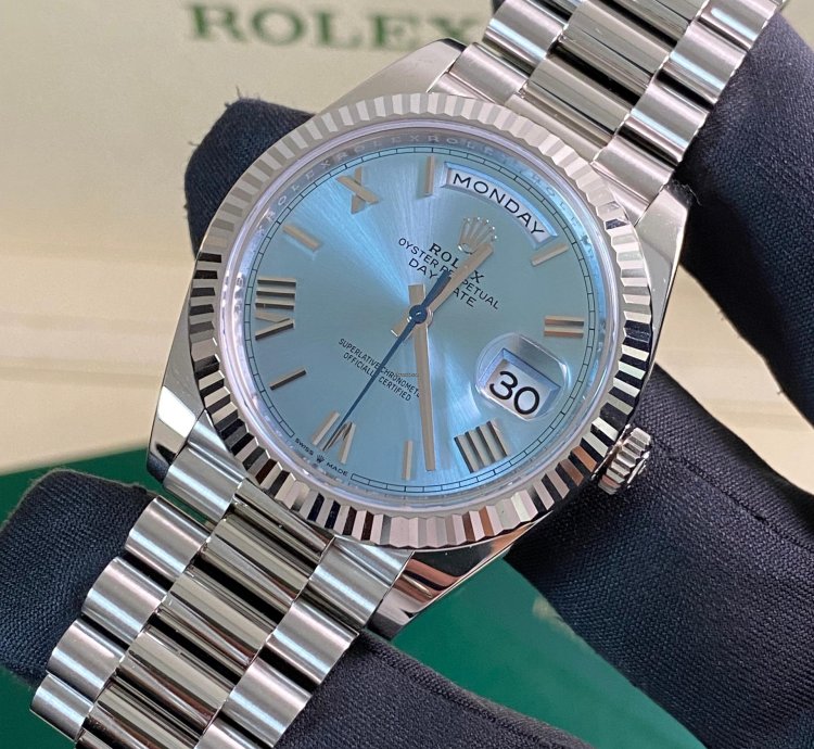 Rolex Day-date 40 New 2024 Unworn Day-date 40 Platinum President Ice Blue Roman Dial 228236 Complete Set