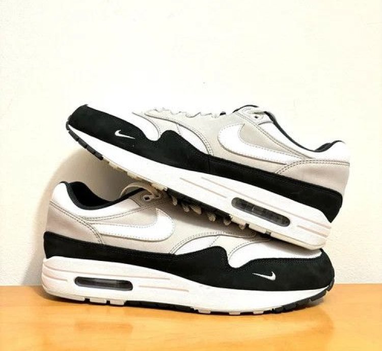 1 1 Nike Air Max 1 87 Black White