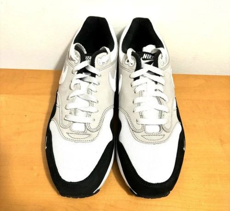 1 1 Nike Air Max 1 87 Black White
