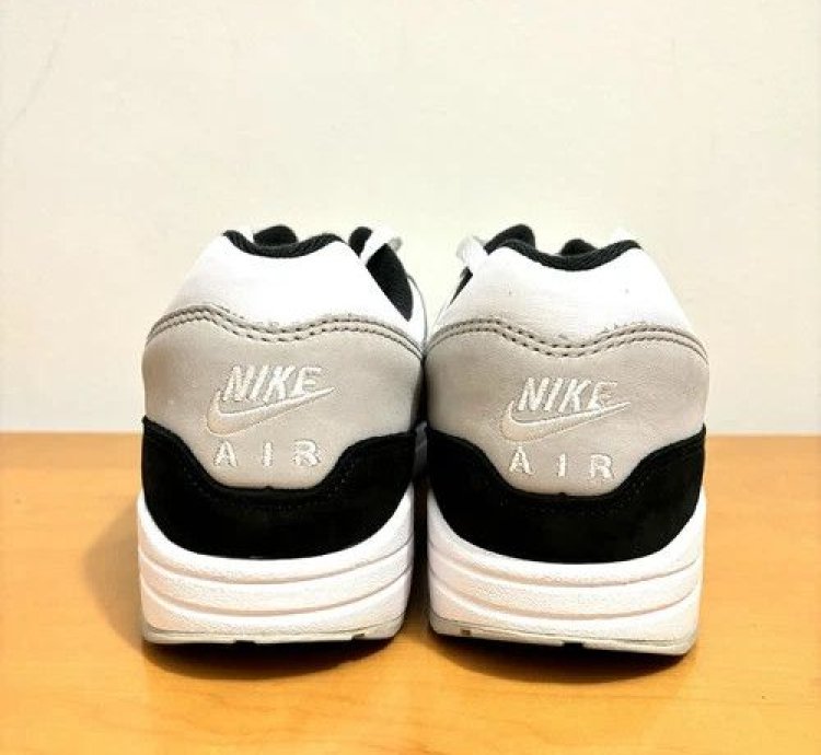 1 1 Nike Air Max 1 87 Black White