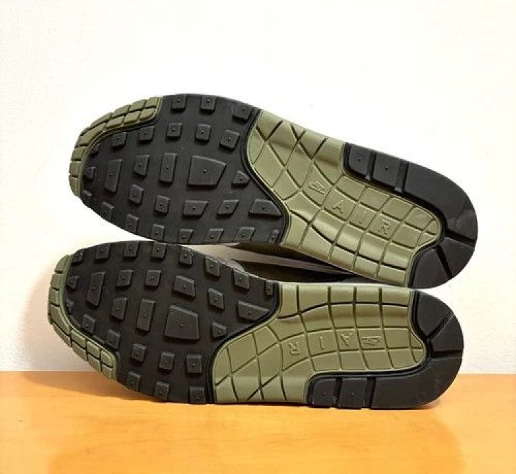 1 1 Nike Air Max 1 87 Olive Sail