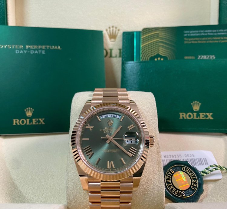 Rolex Day-date 40 New 2024 Unworn Day-date 40 President Rose Gold Olive Green Roman Dial 228235 Full Set