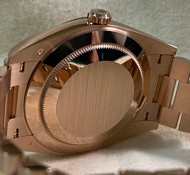 Rolex Day-date 40 New 2024 Unworn Day-date 40 President Rose Gold Olive Green Roman Dial 228235 Full Set