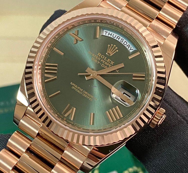 Rolex Day-date 40 New 2024 Unworn Day-date 40 President Rose Gold Olive Green Roman Dial 228235 Full Set