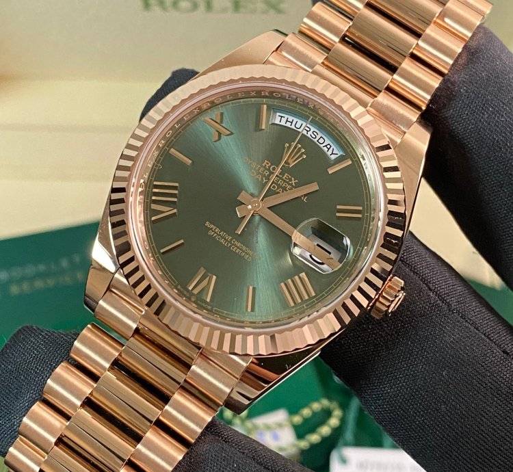Rolex Day-date 40 New 2024 Unworn Day-date 40 President Rose Gold Olive Green Roman Dial 228235 Full Set