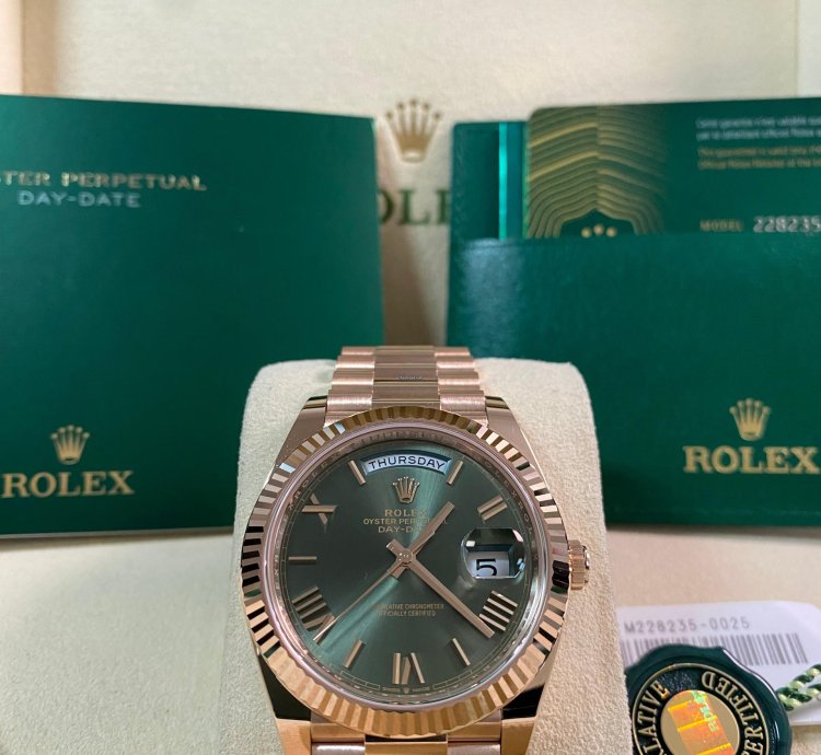 Rolex Day-date 40 New 2024 Unworn Day-date 40 President Rose Gold Olive Green Roman Dial 228235 Full Set