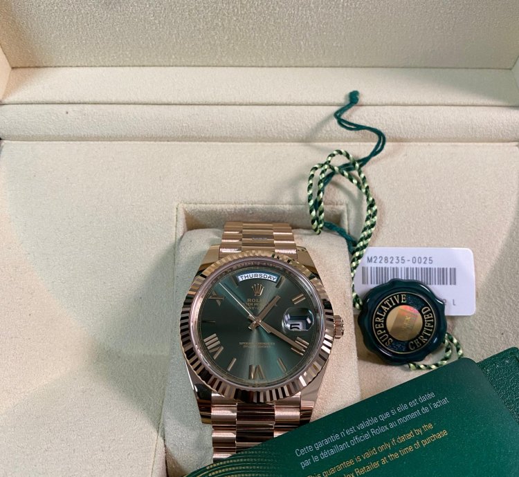 Rolex Day-date 40 New 2024 Unworn Day-date 40 President Rose Gold Olive Green Roman Dial 228235 Full Set