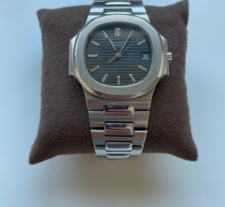 Patek Philippe Nautilus First Series 40 Year Vintage 1983 Original Box And Extract
