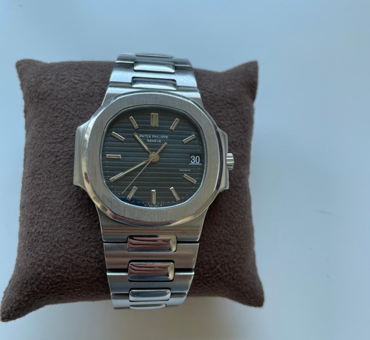 Patek Philippe Nautilus First Series 40 Year Vintage 1983 Original Box And Extract