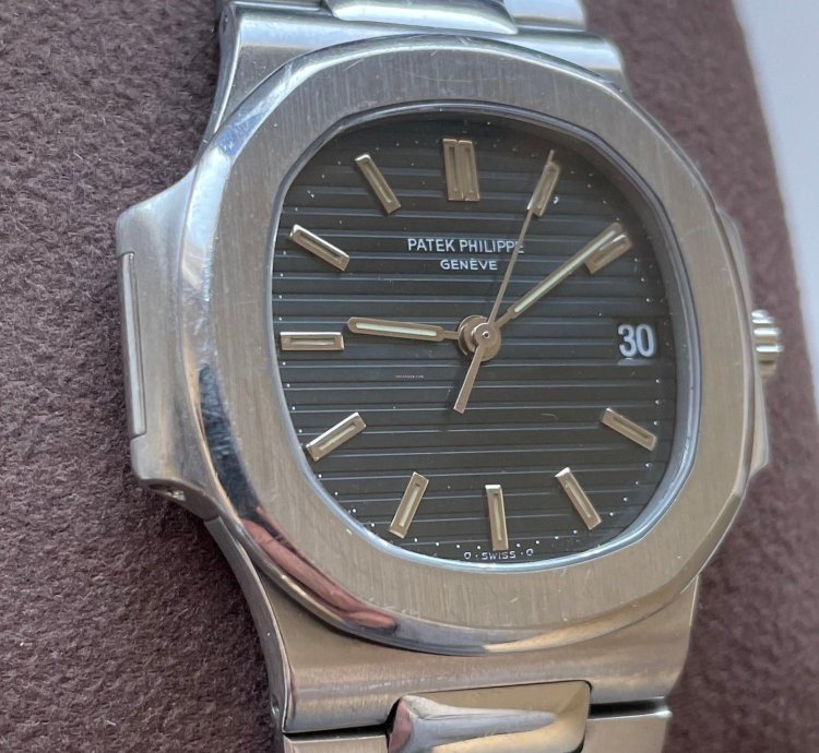 Patek Philippe Nautilus First Series 40 Year Vintage 1983 Original Box And Extract