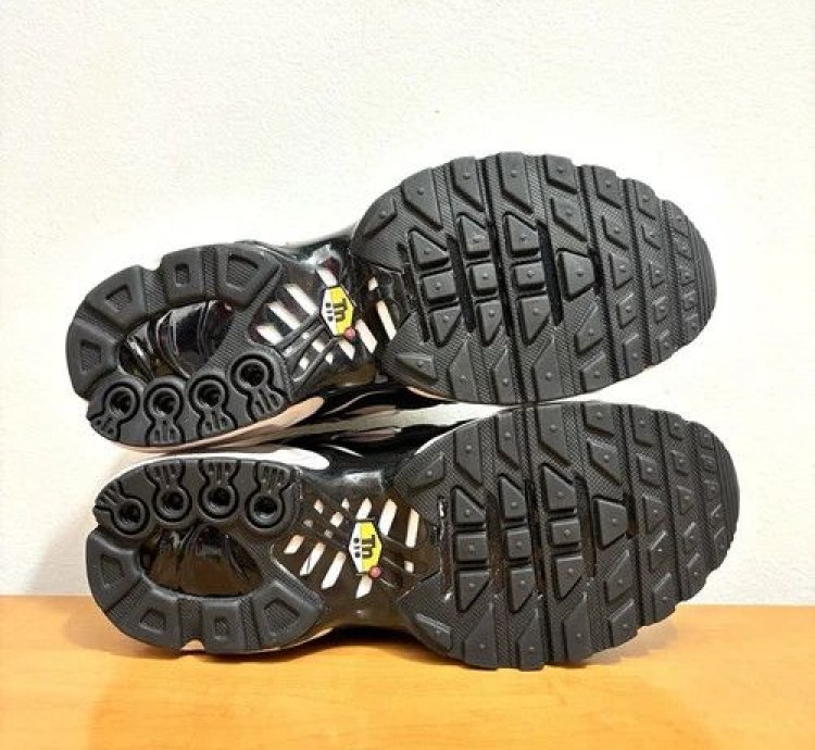 1 1 Nike Air Max Plus Nude Black