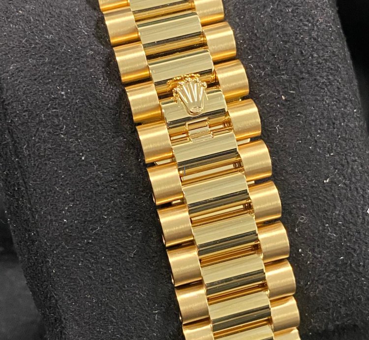 Rolex Day-date 40 New 2024 Unworn Day-date 40 President Yellow Gold Green Ombre Dial 228238 Full Set