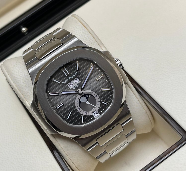 Patek Philippe Nautilus Full Set 2017