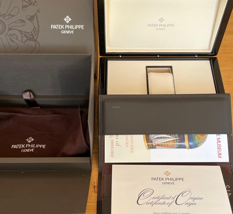 Patek Philippe Nautilus Full Set Double Sealed Since Last Service