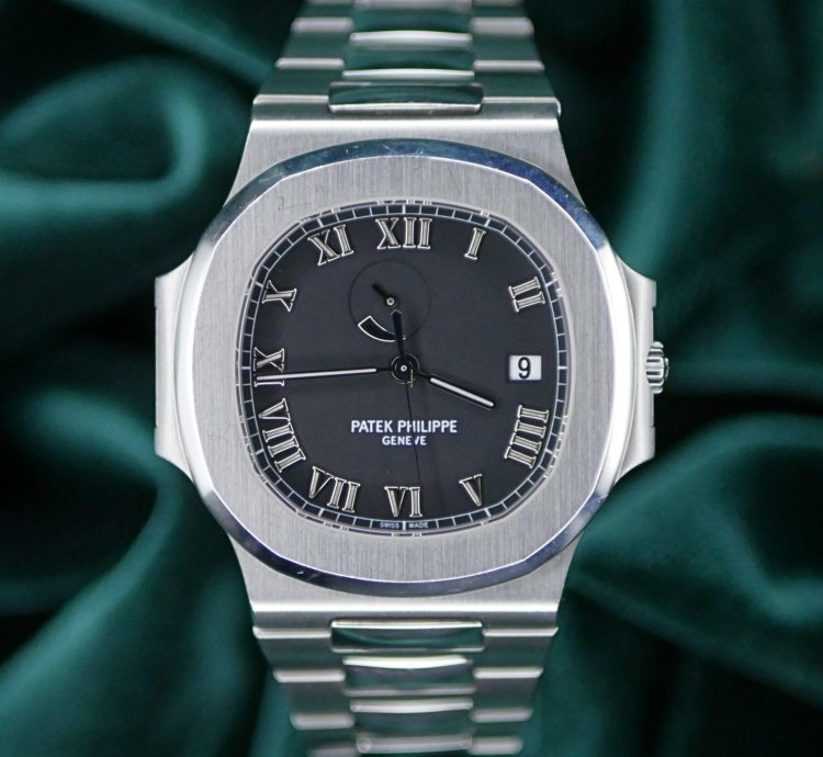 Patek Philippe Nautilus Full Set Excellent Nautilus Jumbo Power Reserve Comet 42mm Black Dial 3710 1a-001