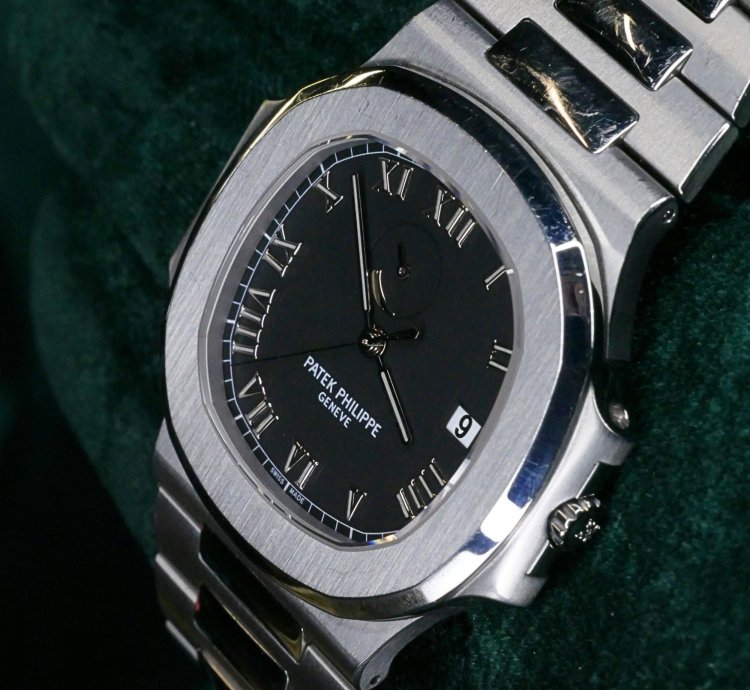 Patek Philippe Nautilus Full Set Excellent Nautilus Jumbo Power Reserve Comet 42mm Black Dial 3710 1a-001