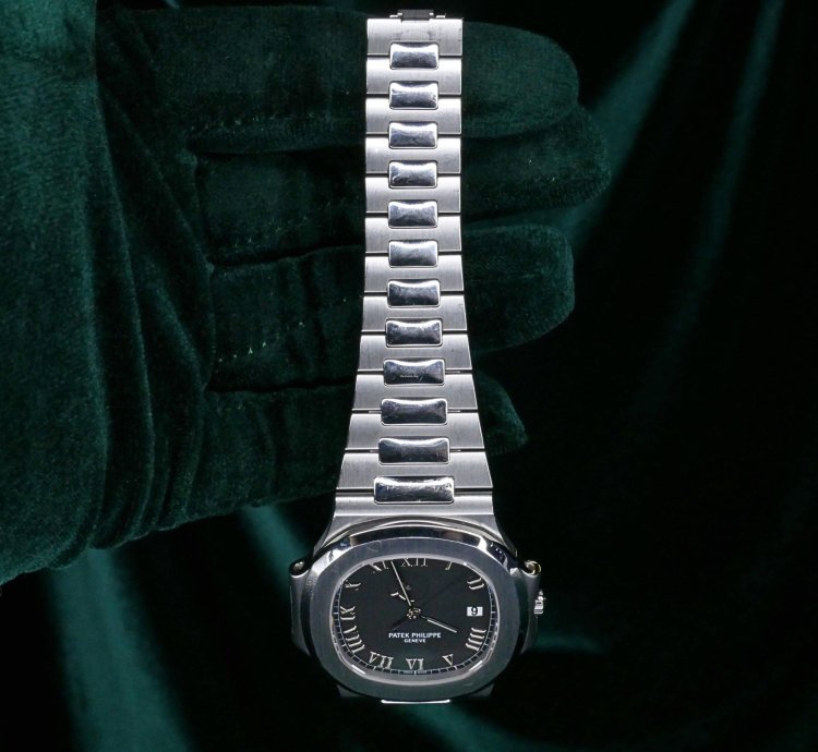 Patek Philippe Nautilus Full Set Excellent Nautilus Jumbo Power Reserve Comet 42mm Black Dial 3710 1a-001