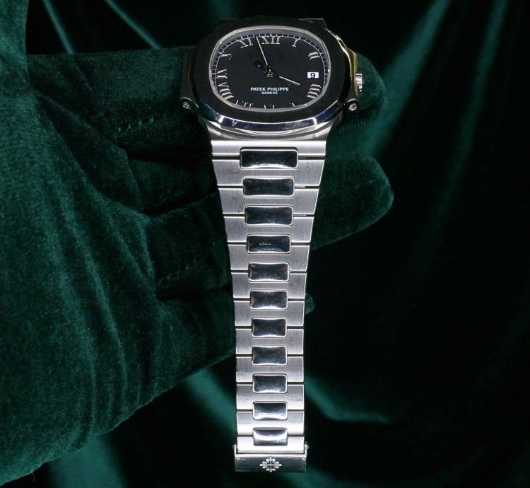 Patek Philippe Nautilus Full Set Excellent Nautilus Jumbo Power Reserve Comet 42mm Black Dial 3710 1a-001