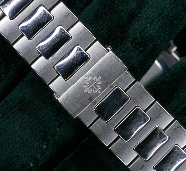 Patek Philippe Nautilus Full Set Excellent Nautilus Jumbo Power Reserve Comet 42mm Black Dial 3710 1a-001