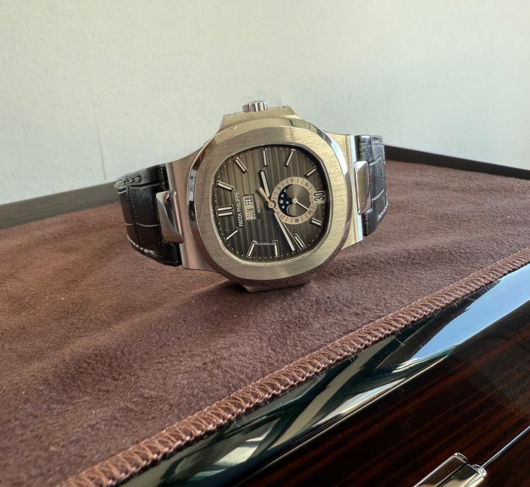 Patek Philippe Nautilus Full Set Mit Zertifikat