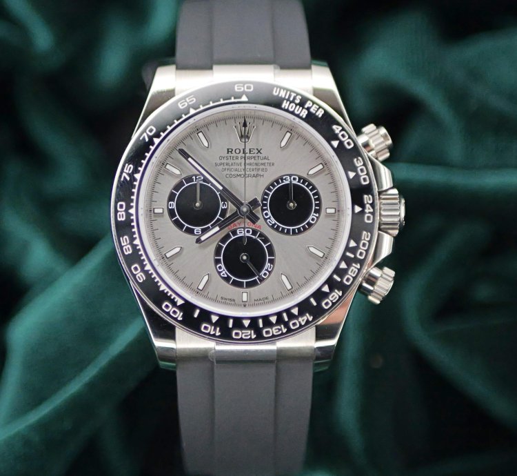 Rolex Daytona Mint Complete Set Daytona Ghost Silver Dial Ceramic Bezel Black Rubber Strap 126519ln-0006
