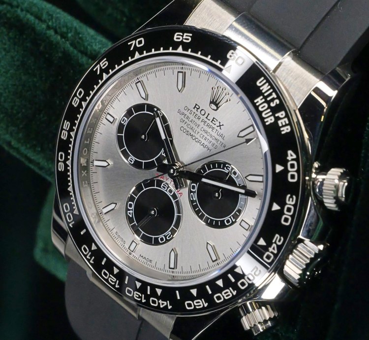 Rolex Daytona Mint Complete Set Daytona Ghost Silver Dial Ceramic Bezel Black Rubber Strap 126519ln-0006
